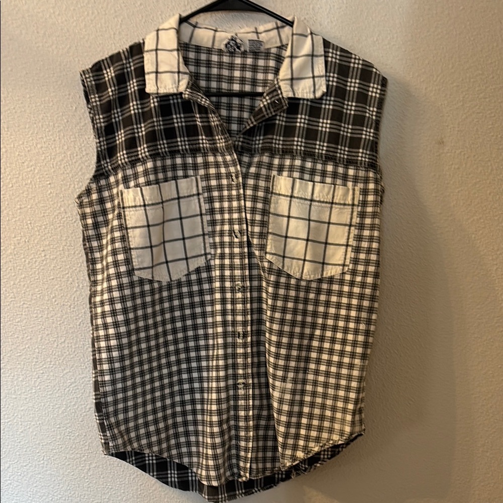 Sudden Impact Plaid Sleeveless Button-Up Shirt size large